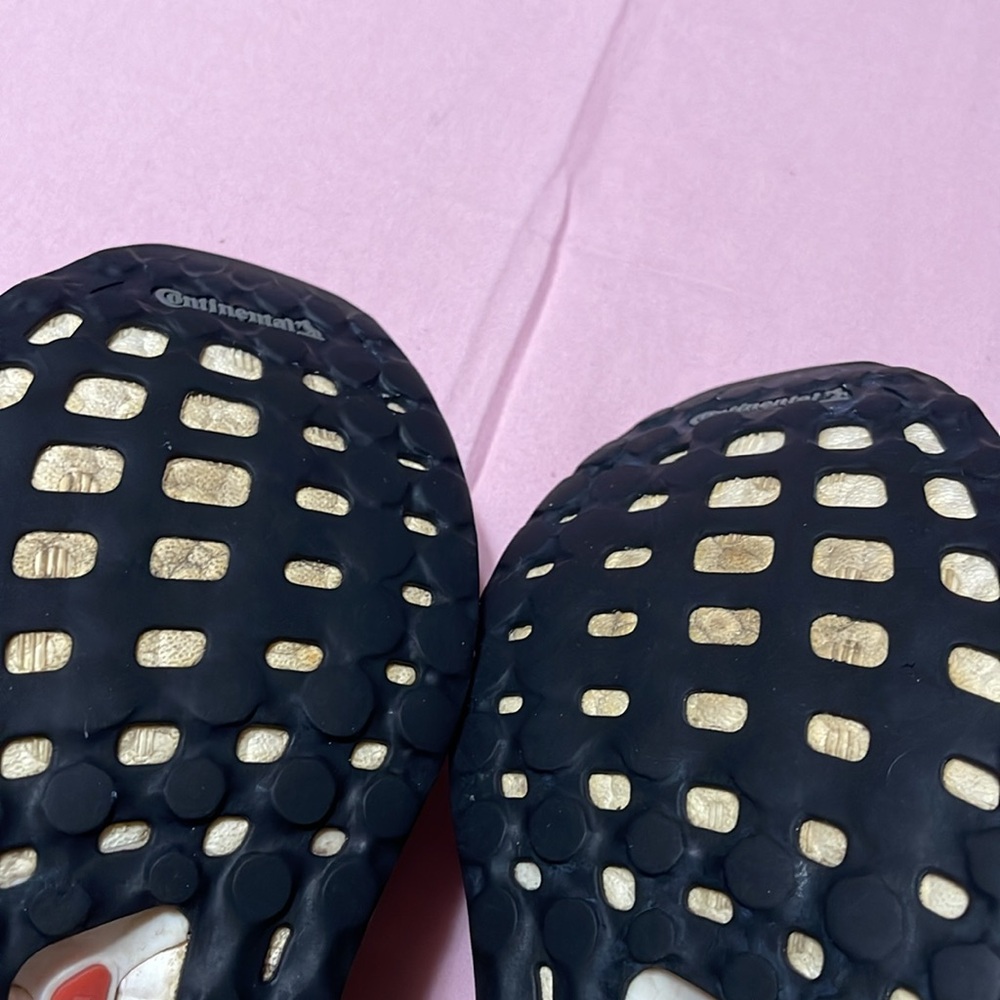 Adidas UltraBoost | Size 6.5 - Picture 11 of 13